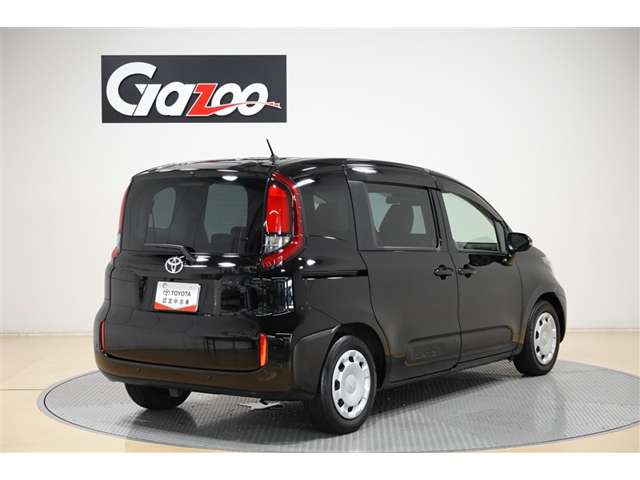 Toyota Sienta 5