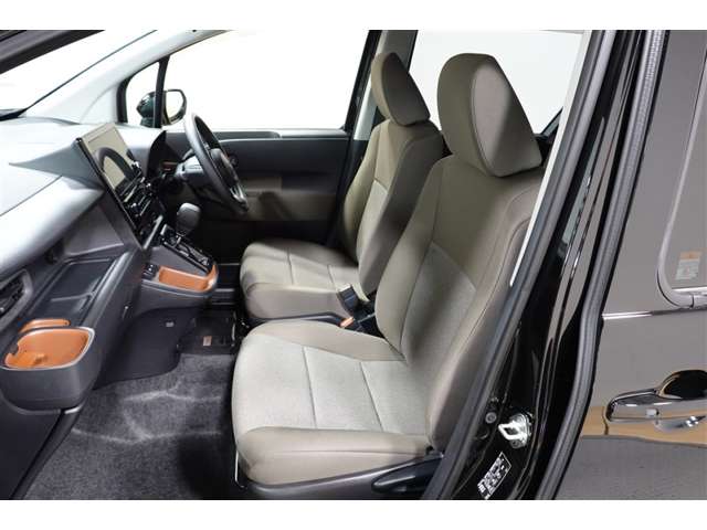 Toyota Sienta 6