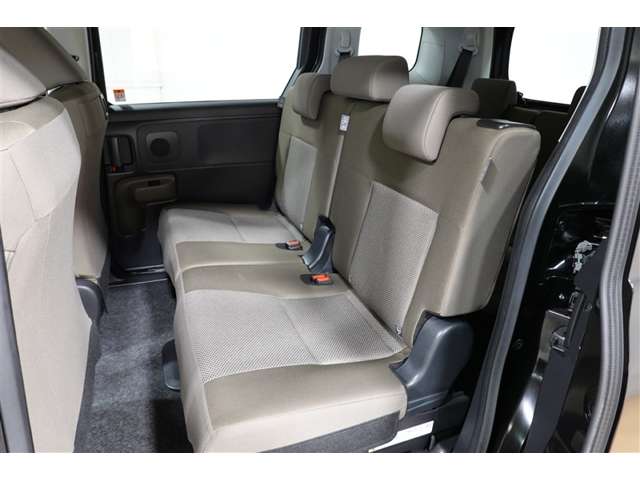 Toyota Sienta 7