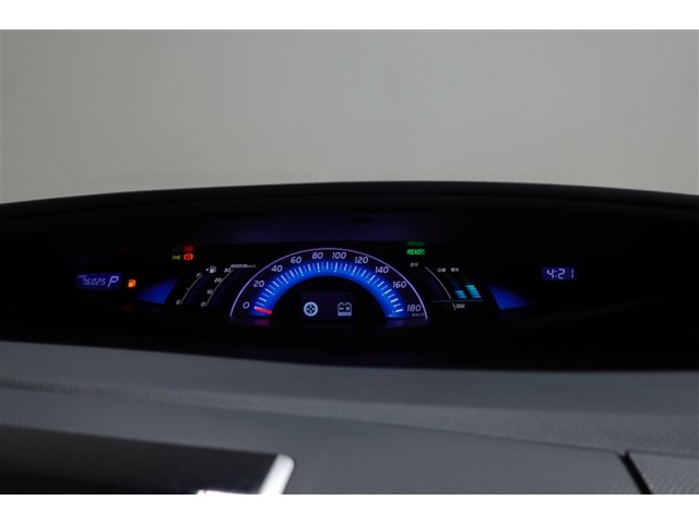 Toyota Estima Hybrid 11