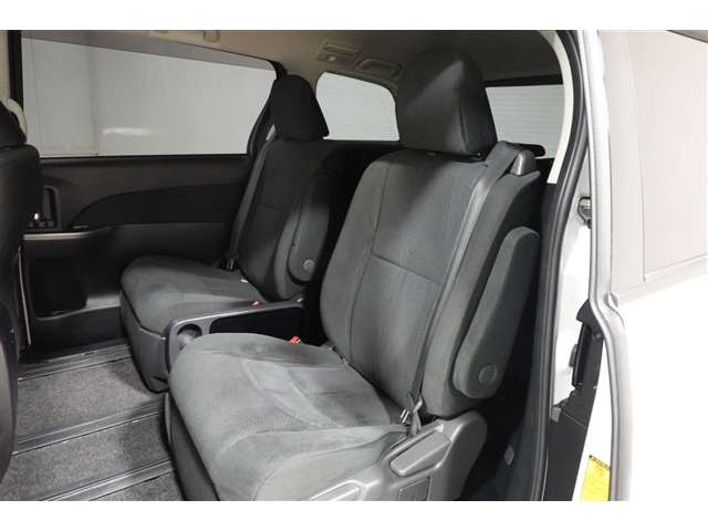 Toyota Estima Hybrid 7