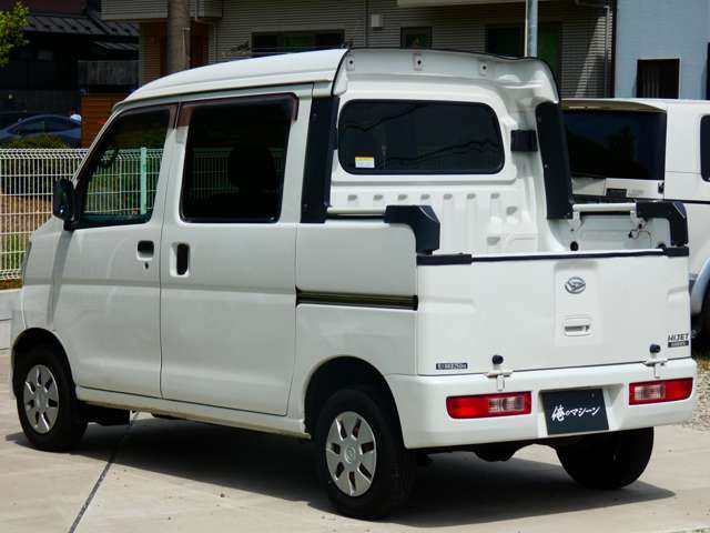 Daihatsu Hijet Deck Van 11