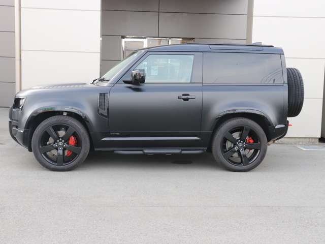 Land Rover Defender 4