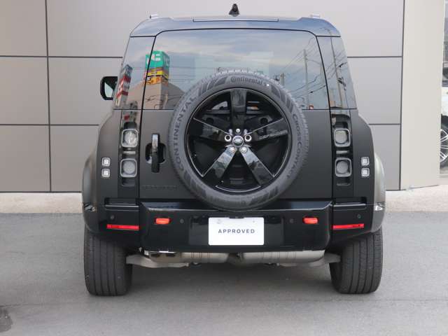 Land Rover Defender 6