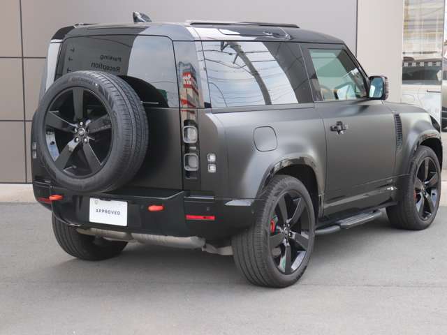 Land Rover Defender 7