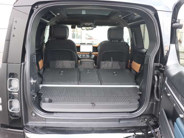 Land Rover Defender 10