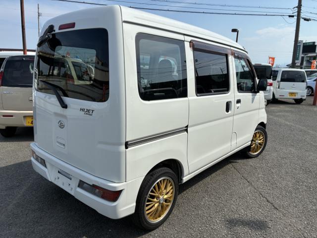 Daihatsu Hijet Cargo 6
