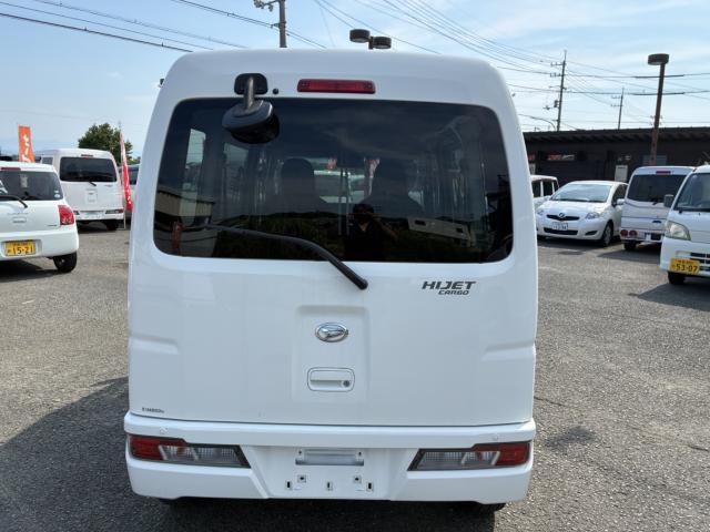 Daihatsu Hijet Cargo 7