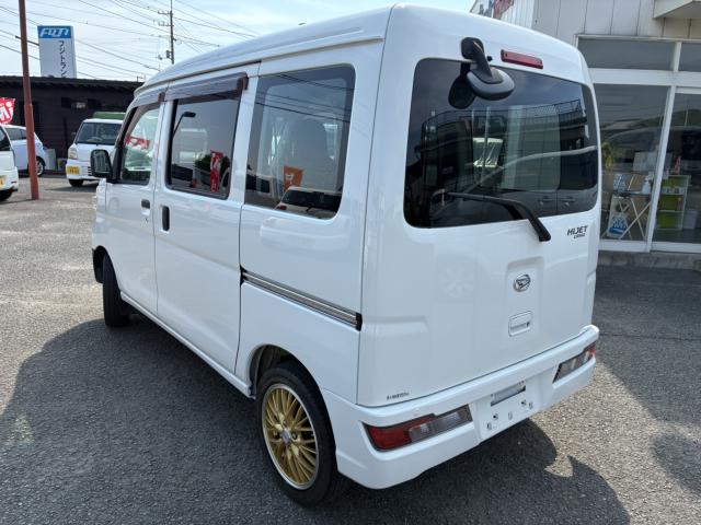 Daihatsu Hijet Cargo 8