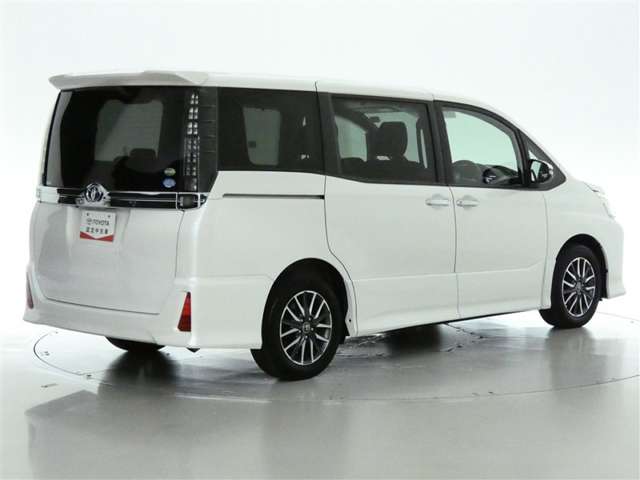 Toyota Voxy 3