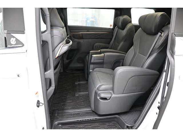 Toyota Alphard 12