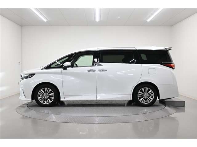 Toyota Alphard 4
