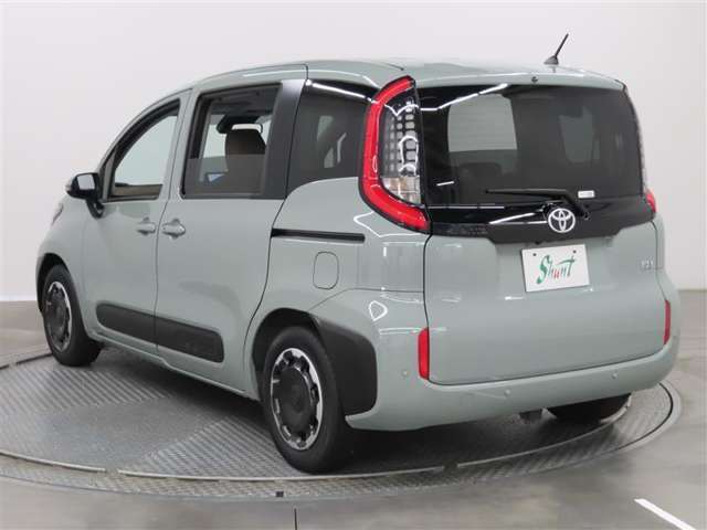 Toyota Sienta 5