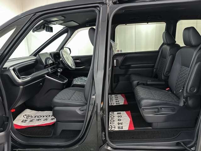 Toyota Voxy 12