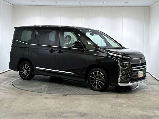 Toyota Voxy 3