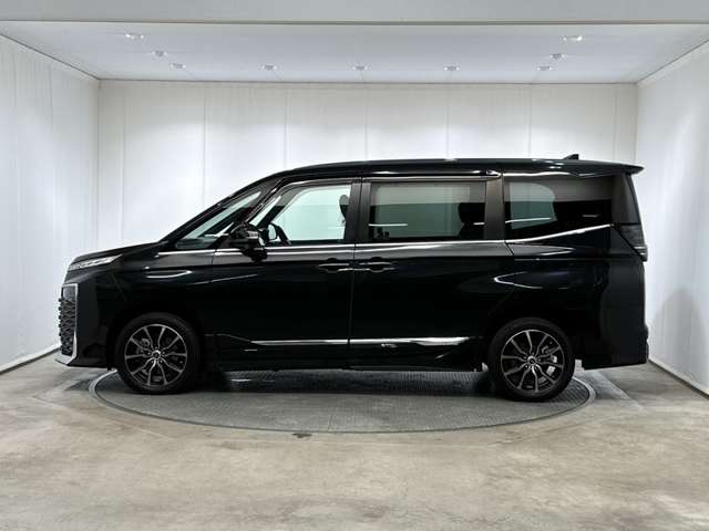 Toyota Voxy 4