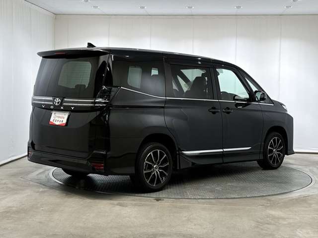 Toyota Voxy 6