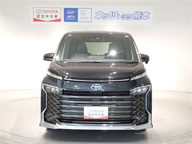 Toyota Voxy 2