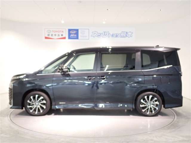 Toyota Voxy 3