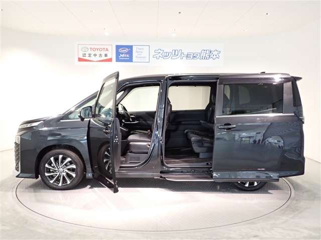 Toyota Voxy 4