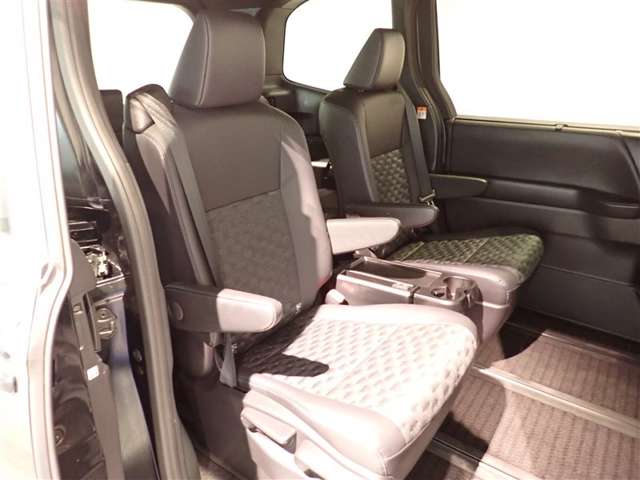 Toyota Voxy 10