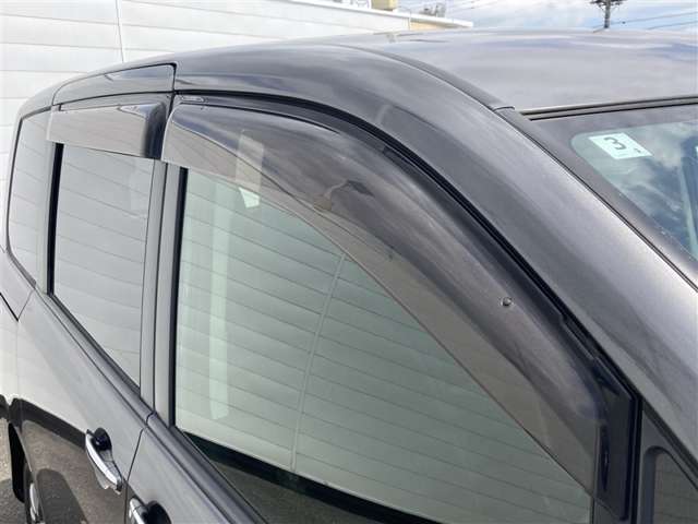 Toyota Noah 11