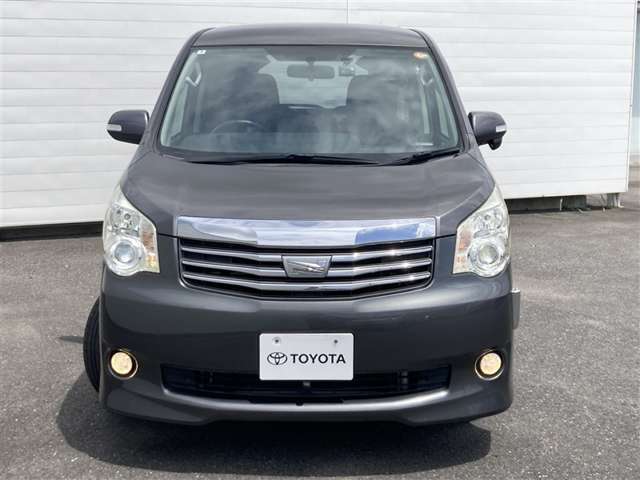 Toyota Noah 3