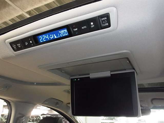 Toyota Alphard 4