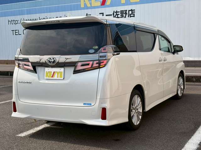 Toyota Vellfire 2