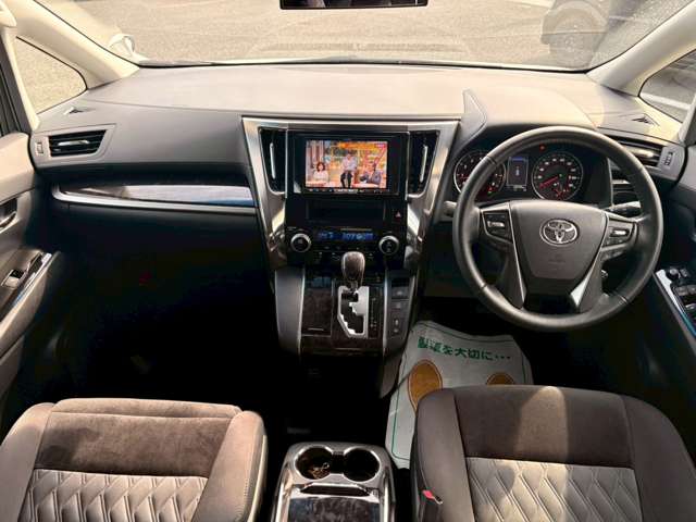 Toyota Vellfire 3