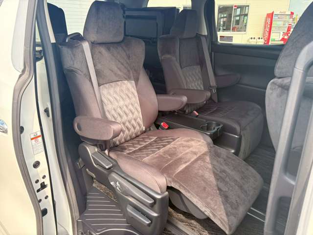 Toyota Vellfire 7