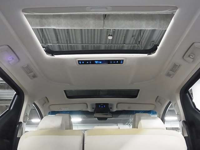Toyota Alphard 2