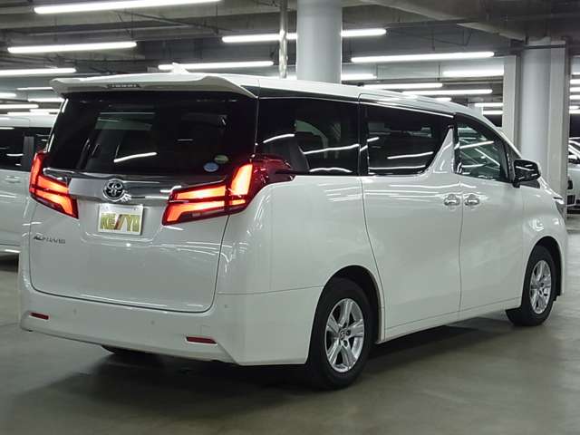 Toyota Alphard 6