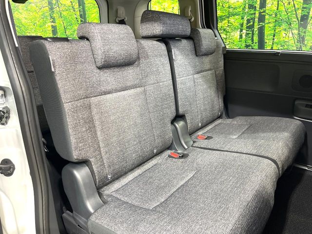 Toyota Sienta 8
