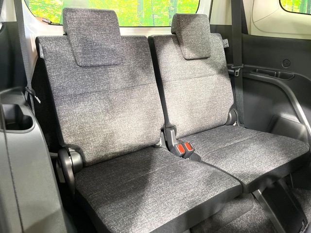 Toyota Sienta 9