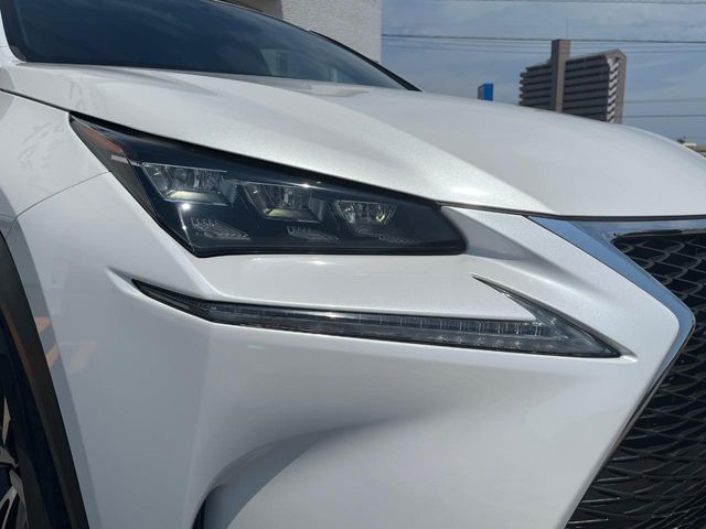 Lexus NX 9