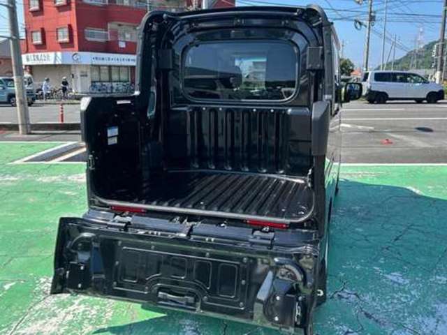 Daihatsu Hijet Deck Van 10