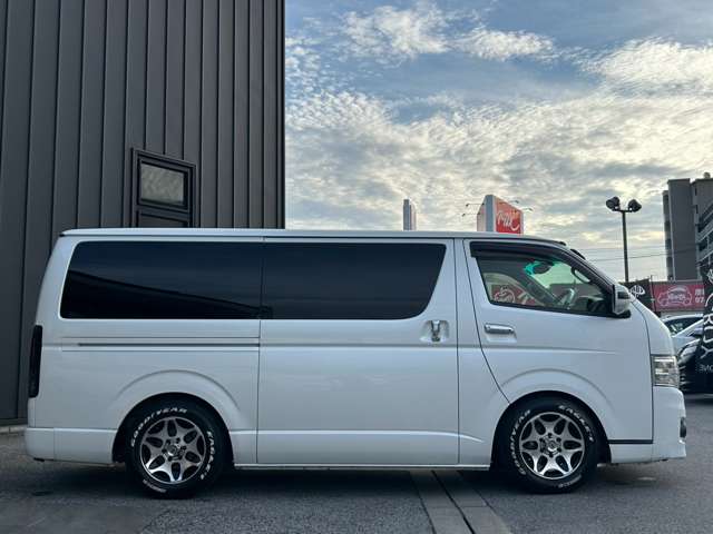 Toyota Regius Ace 11