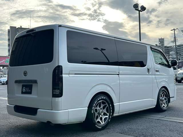 Toyota Regius Ace 12