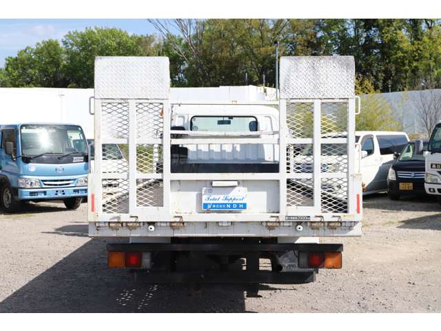 Mitsubishi Fuso Canter 9