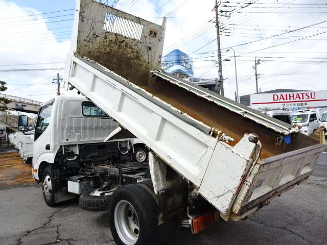 Hino Dutro 12