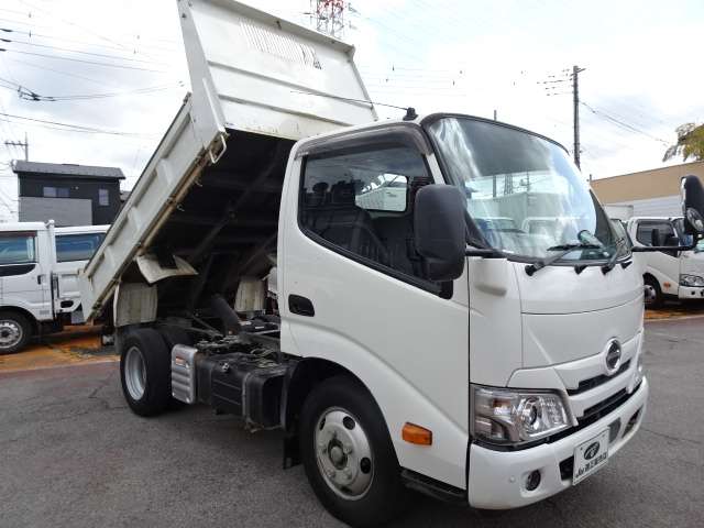 Hino Dutro 9