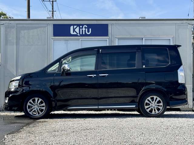 Toyota Voxy 11