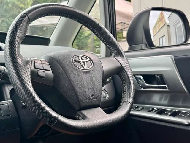 Toyota Voxy 12
