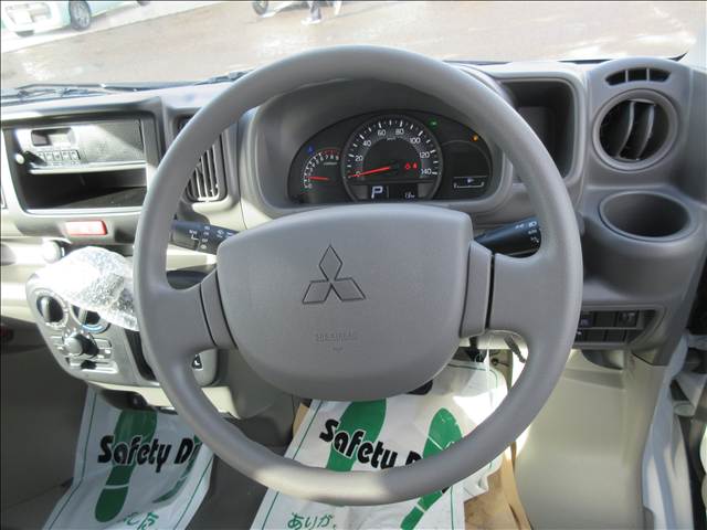 Mitsubishi Minicab Van 6
