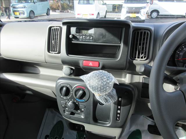 Mitsubishi Minicab Van 7