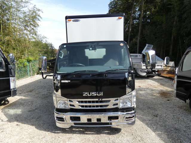 Isuzu Elf 4