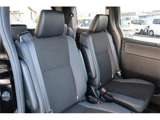 Toyota Noah 12