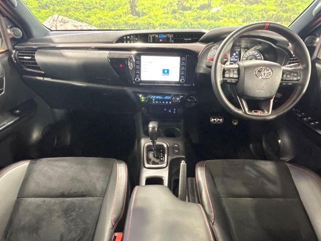 Toyota Hilux 2