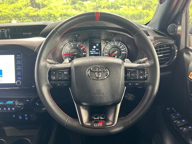 Toyota Hilux 9